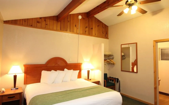 Oakhurst Lodge