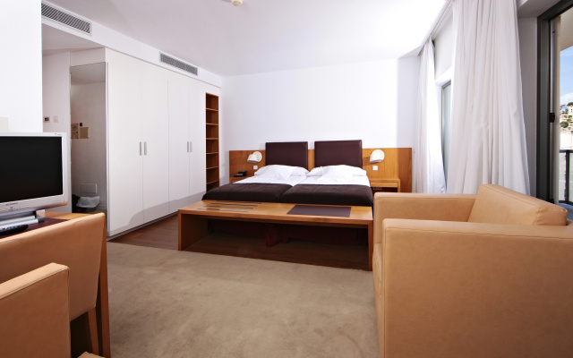 Hotel Aimia