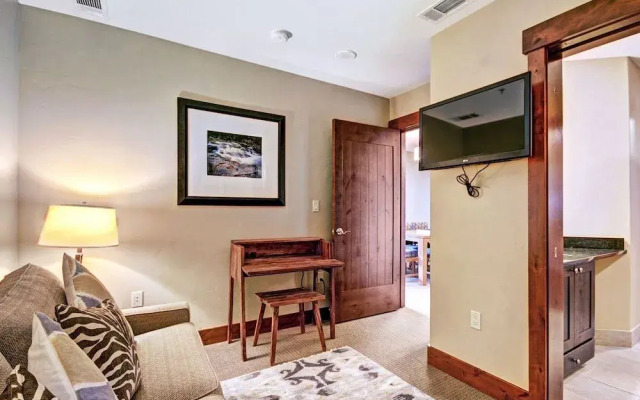 One Ski Hill Place S8412