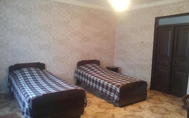 LeoHouse
