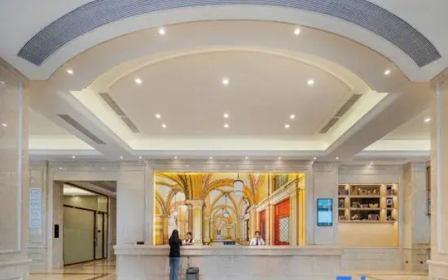 Vista Harbour Internation Hotel