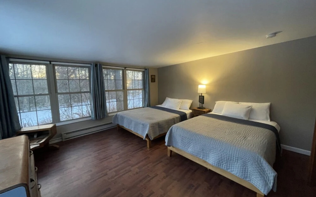 Brookside Hideaway, Brook Road Inn