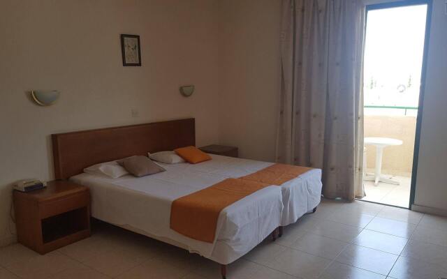 Mandalena Hotel Apartments Протарас комната для гостей