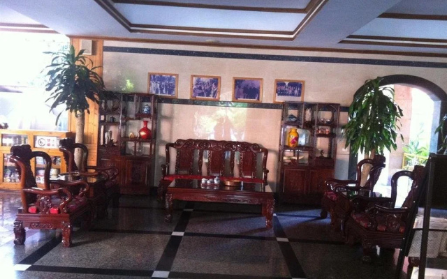 IU Hotel Ruili Nanmao Street