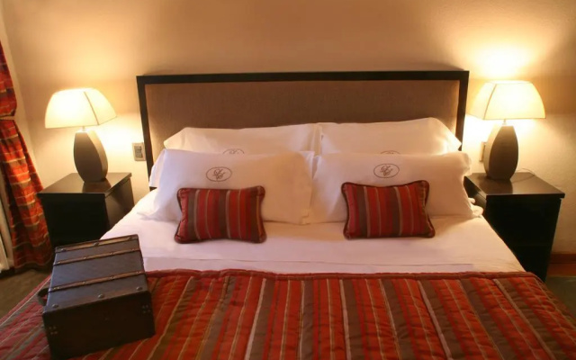 La Sirenuse Lake Suites