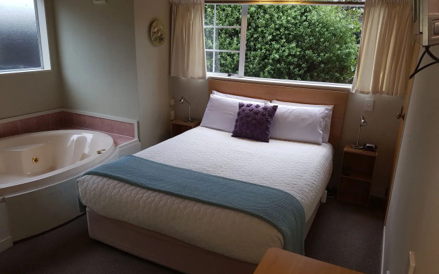 Cottage Mews Motel