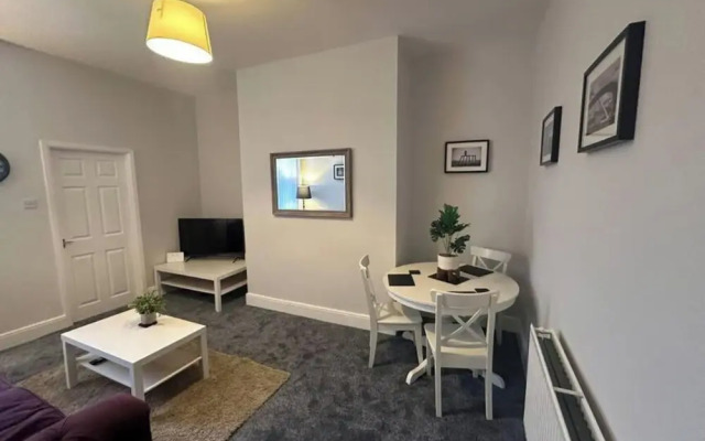 Apartment - Sleeps 3 - Pet Friendly - Parking