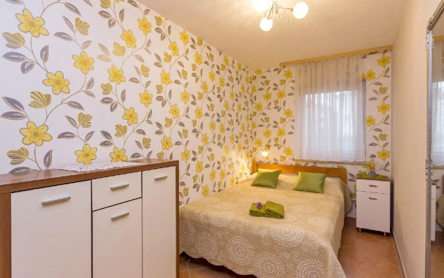 Catalina Apartments