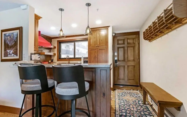 2 Bedroom Antlers Vacation Rental With Incredible Slopeside Views and Just a Short Walk to Gondola and Lionshead Village