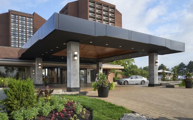 Отель Hilton Mississauga/Meadowvale Канада, Миссиссауга - отзывы, цены и фото номеров - забронировать отель Hilton Mississauga/Meadowvale онлайн вид на фасад