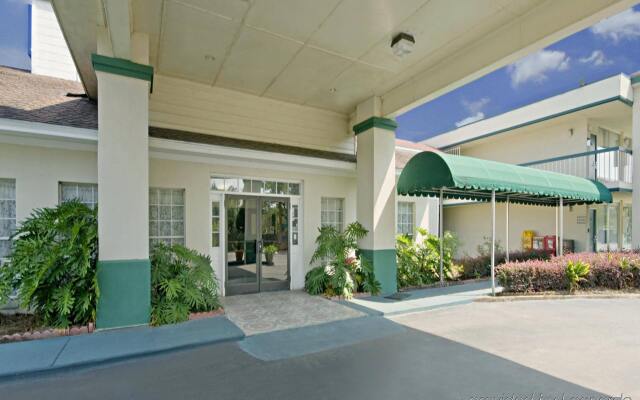 Отель Americas Best Value Inn-Marianna США, Марианна - отзывы, цены и фото номеров - забронировать отель Americas Best Value Inn-Marianna онлайн вид на фасад
