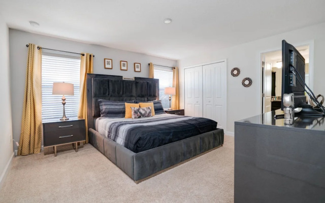 4888 Romeo Circle