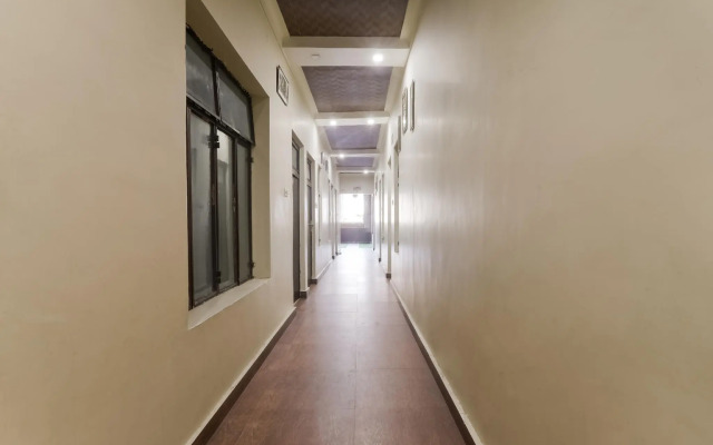 OYO 75205 Hotel Samrat