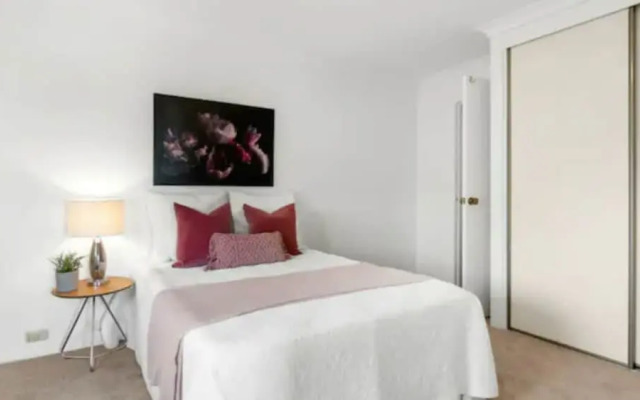 Bright 2 Bedroom Apartment Near Optus Stadium