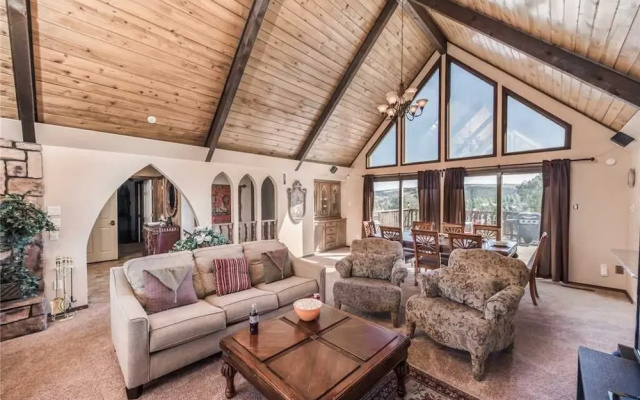 Harper Haus - Four Bedroom Cabin with Hot Tub