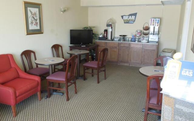 Отель Budget Inn East Columbus Колумбус интерьер отеля