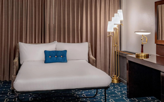 Hotel Adagio, Autograph Collection