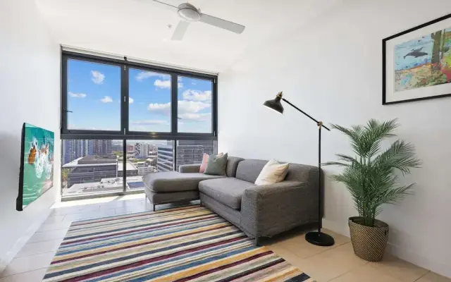 Contemporary 1-bed With Pool Near Brisbane River