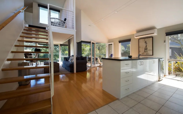 Boatshed Villa Green Door