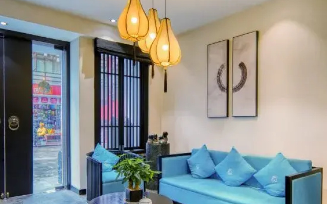 G Joyful Yuejian Hotel (Kunming Wuyue Plaza Dahegen Subway Station)