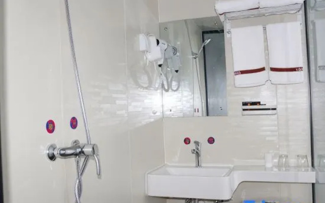 Junyi chain hotel (New Materials Industrial Park, Sangzidian Town, Jinan)