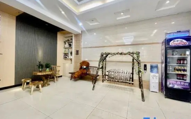 Yuelai Hotel (Nanning Shi Dashatian Subway Station Jinxiangdadao Subway Station)