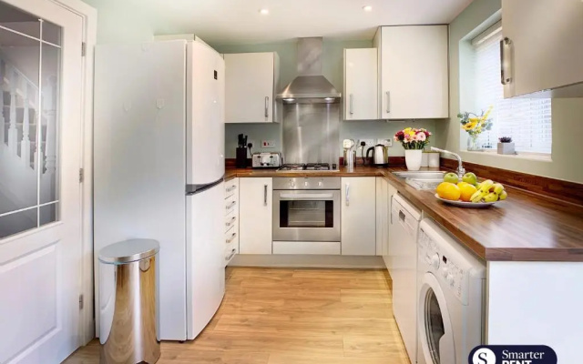 Wokingham - 2 Bed House with Garden