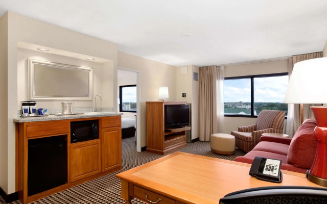 Hilton Chicago/Oak Brook Suites