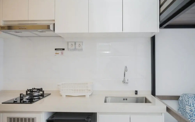 Warm And Cozy Studio Sky House Bsd Apartment