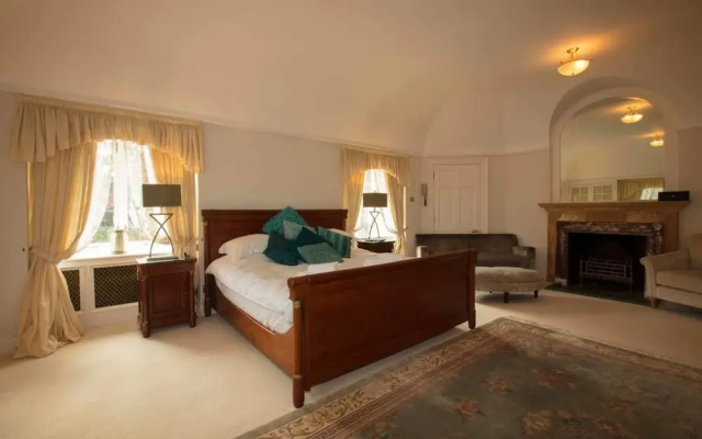 Sunningdale Mansion