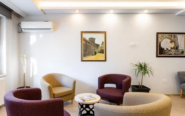 A Hotels & Suites