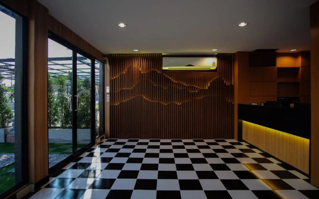 The O-Zone Airport Inn