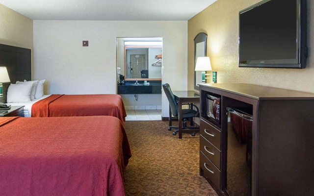 Quality Inn Magnolia