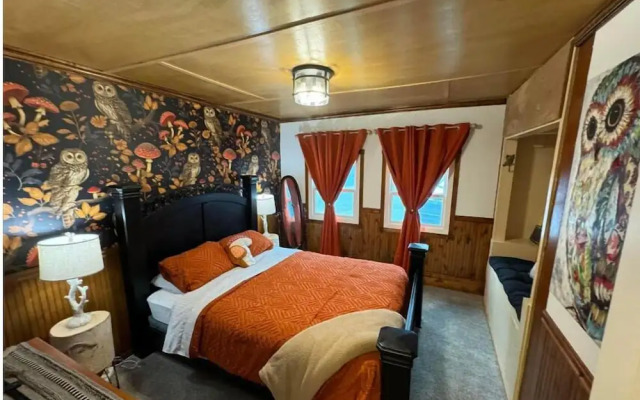 Nauti Otter Inn and Yurt Village
