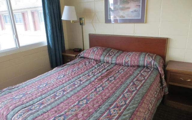 Deluxe Inn - Council Bluffs