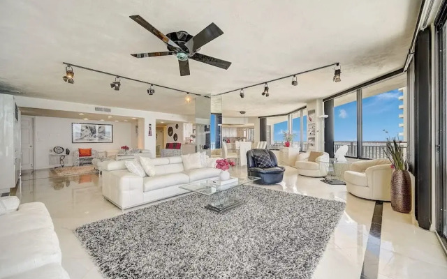 Sherwin Condominium 1801