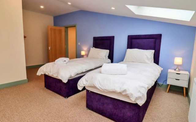Holiday Home in Cotswolds With Hot Tub