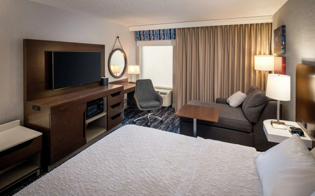 Hampton Inn Long Island / Commack