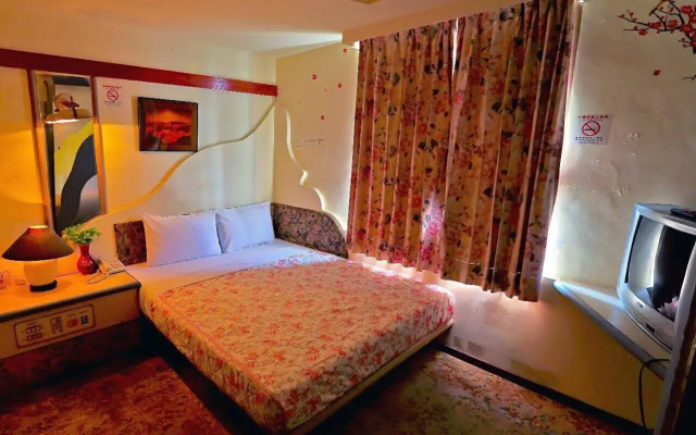 Broadway Hotel