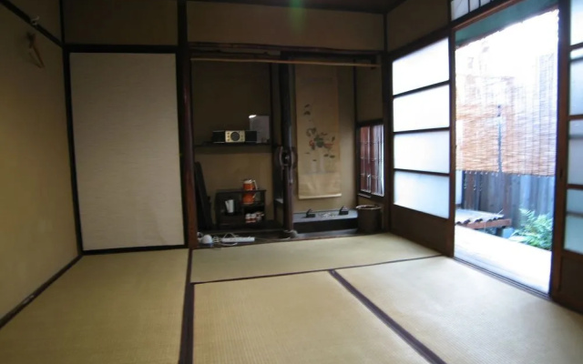 Small World Guest House - Hostel