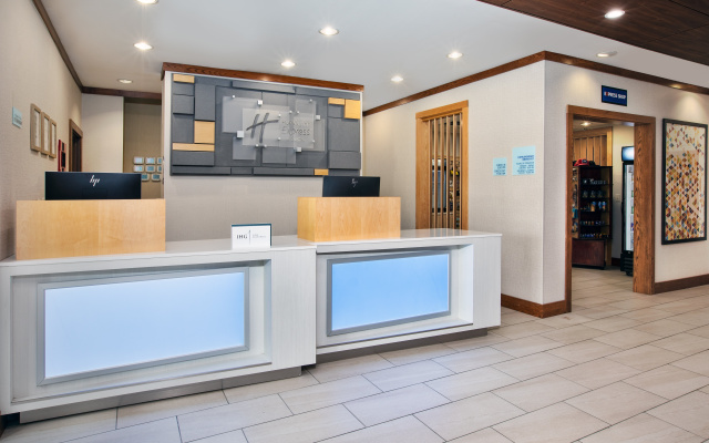 Holiday Inn Express & Suites Buffalo by IHG
