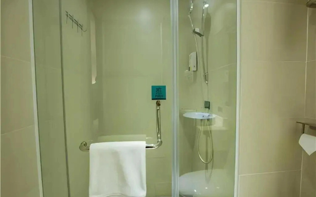 City Comfort Inn Maoming Huazhou Bei‘an Bus Station