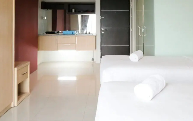 Comfy And Tidy Studio At The Square Apartment