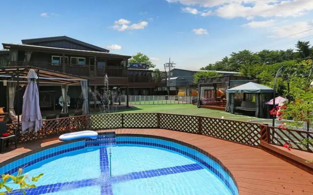 Pine Hill Pet Pension