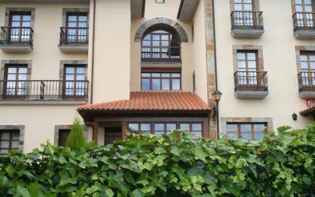 Hotel Valle Las LuiÑas Кудильеро вид на фасад