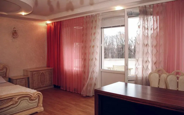 Gold Lion Hotel