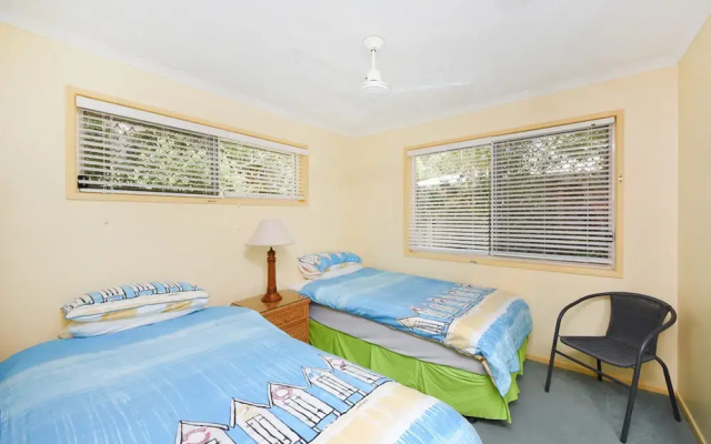 Sunbright 2/5 Petrel Street