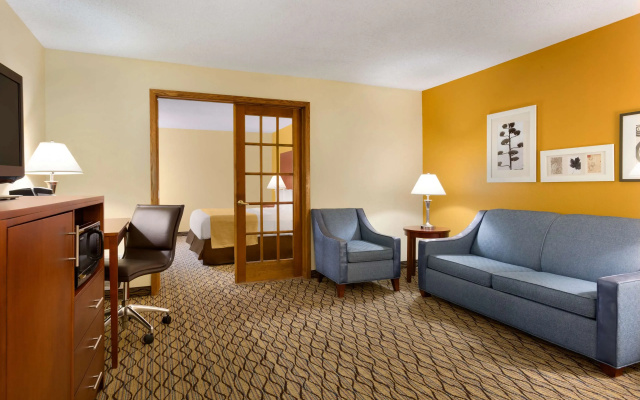 Country Inn & Suites by Radisson, Mishawaka, IN