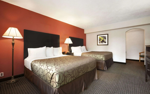 Travelodge by Wyndham Traverse City MI