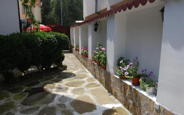 Отель Kazasovata Guest House Болгария, Трявна - отзывы, цены и фото номеров - забронировать отель Kazasovata Guest House онлайн вид на фасад